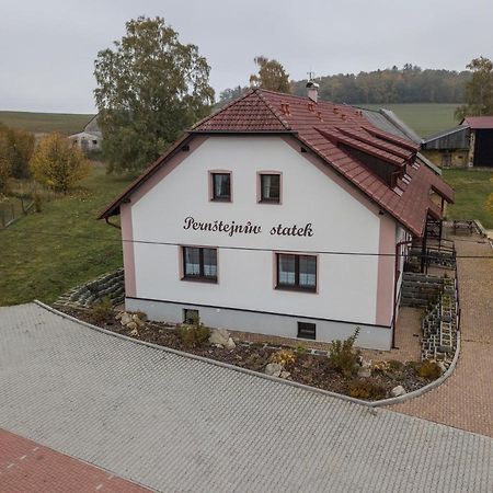 Отель Pernstejnuv Statek Divci Kopy Экстерьер фото